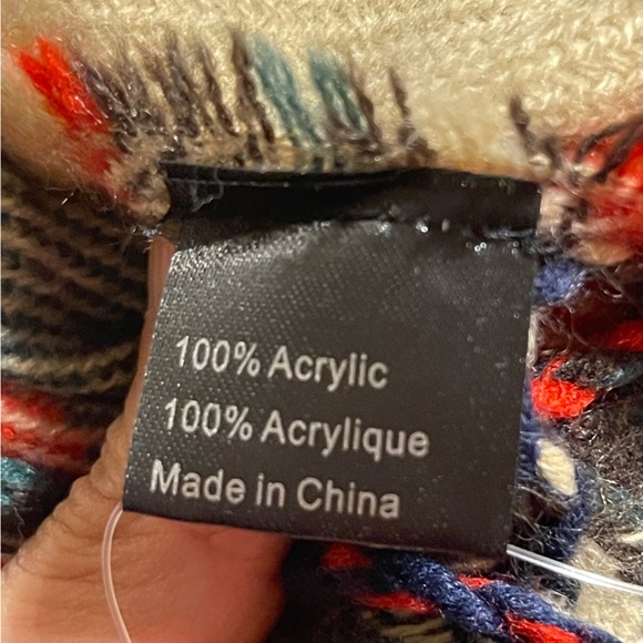 NWT Just Cozy scarf blanket.  One size.  Fashionable.  Neutral color. - Picture 3 of 3